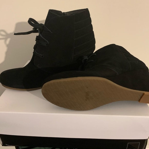 Dolce Vita Black Suede Ankle Boot - Picture 3 of 3